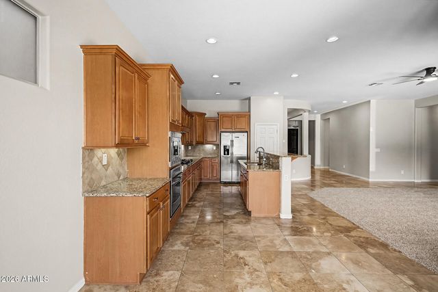 2023 W CHIMNEY ROCK Road, Phoenix, AZ 85085