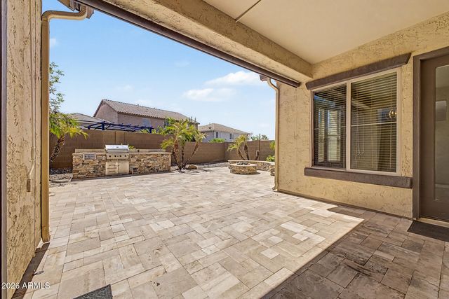 2023 W CHIMNEY ROCK Road, Phoenix, AZ 85085