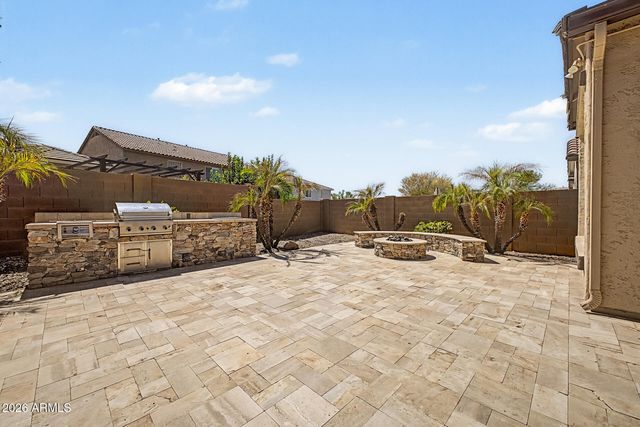 2023 W CHIMNEY ROCK Road, Phoenix, AZ 85085