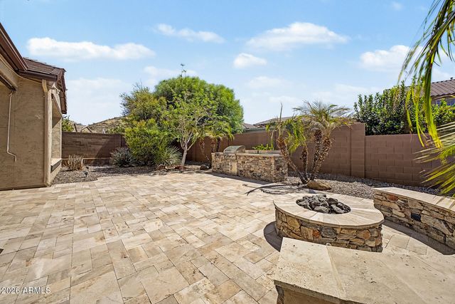 2023 W CHIMNEY ROCK Road, Phoenix, AZ 85085