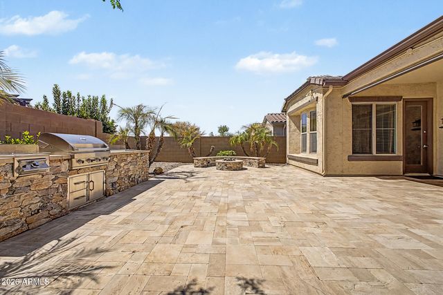 2023 W CHIMNEY ROCK Road, Phoenix, AZ 85085