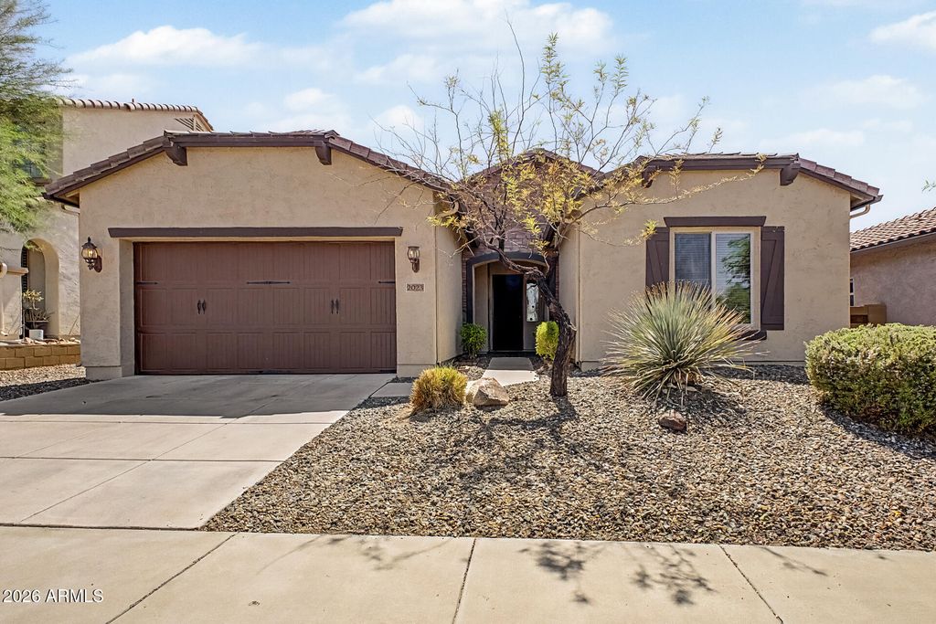 2023 W CHIMNEY ROCK Road, Phoenix, AZ 85085