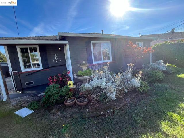 262 Fitzpatrick Rd, Oakland, CA 94603