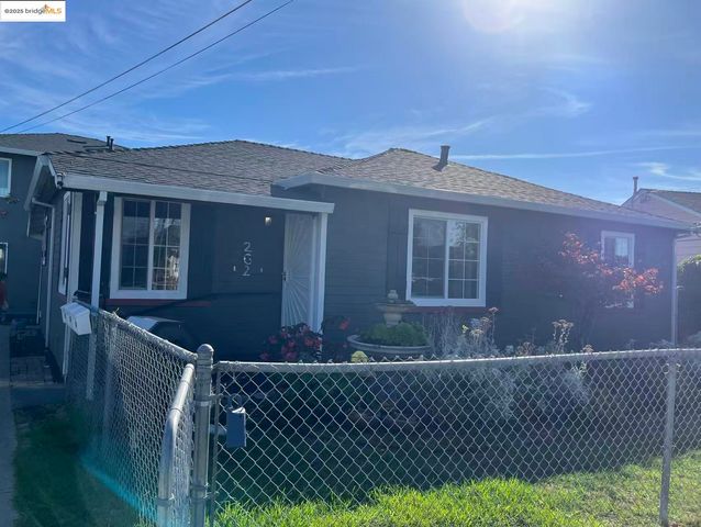 262 Fitzpatrick Rd, Oakland, CA 94603