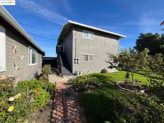 262 Fitzpatrick Rd, Oakland, CA 94603