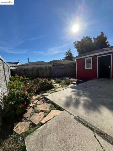 262 Fitzpatrick Rd, Oakland, CA 94603