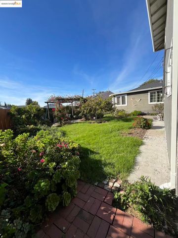 262 Fitzpatrick Rd, Oakland, CA 94603