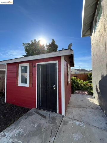 262 Fitzpatrick Rd, Oakland, CA 94603