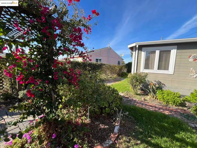 262 Fitzpatrick Rd, Oakland, CA 94603