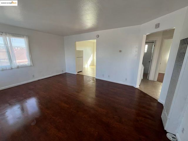 262 Fitzpatrick Rd, Oakland, CA 94603