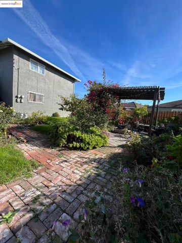 262 Fitzpatrick Rd, Oakland, CA 94603