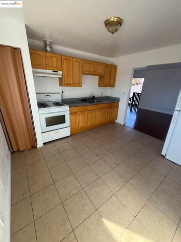 262 Fitzpatrick Rd, Oakland, CA 94603