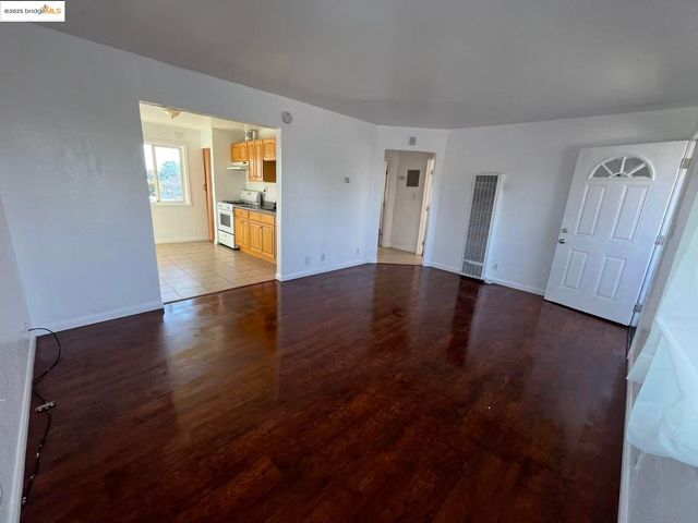 262 Fitzpatrick Rd, Oakland, CA 94603