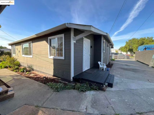 262 Fitzpatrick Rd, Oakland, CA 94603