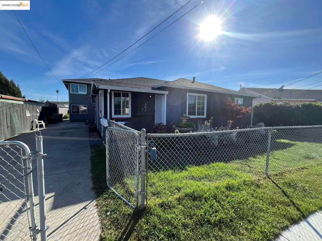 262 Fitzpatrick Rd, Oakland, CA 94603