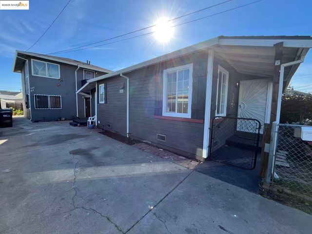 262 Fitzpatrick Rd, Oakland, CA 94603