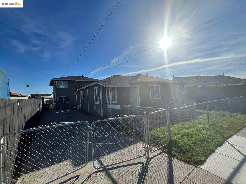 262 Fitzpatrick Rd, Oakland, CA 94603