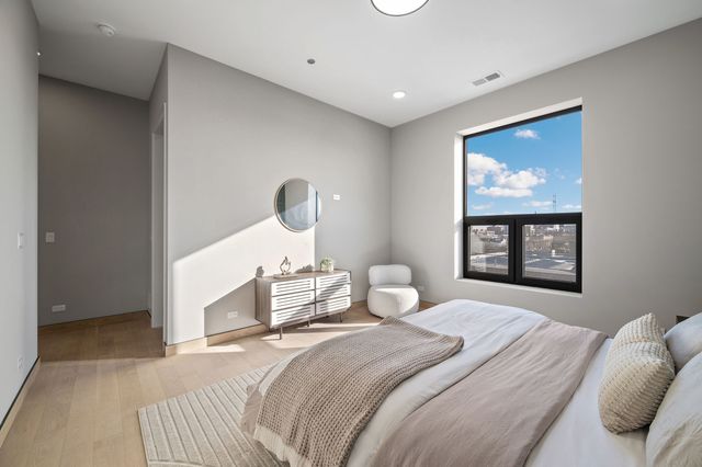 466 N Paulina Street 203, Chicago, IL 60622