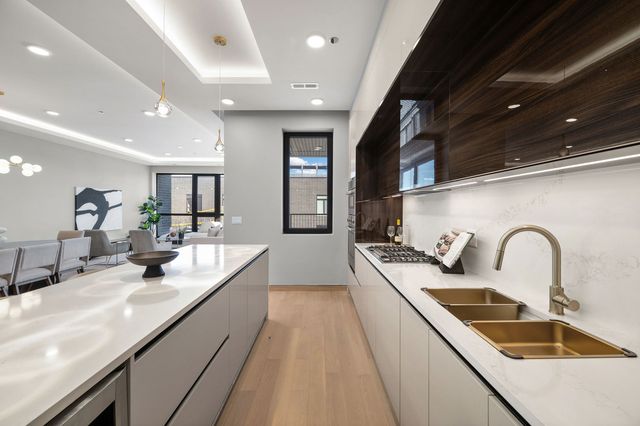 466 N Paulina Street 203, Chicago, IL 60622