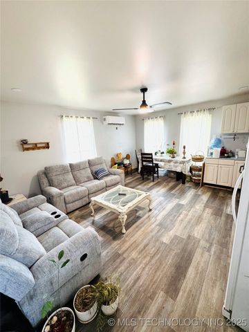 4892 S 369th West Avenue, Mannford, OK 74044