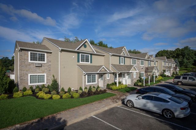 275 Cassa Loop 275, Holtsville, NY 11742
