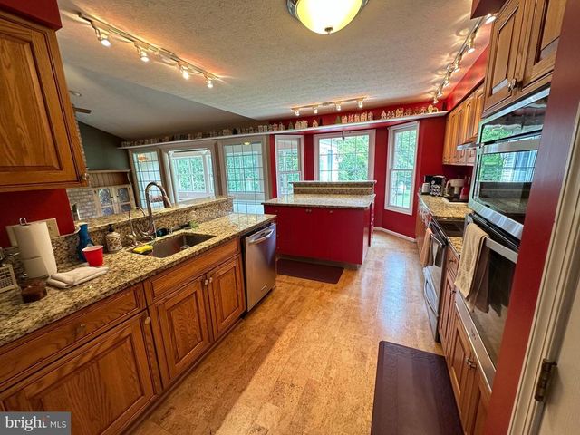 825 PARKVIEW ESTATES RD, Luray, VA 22835