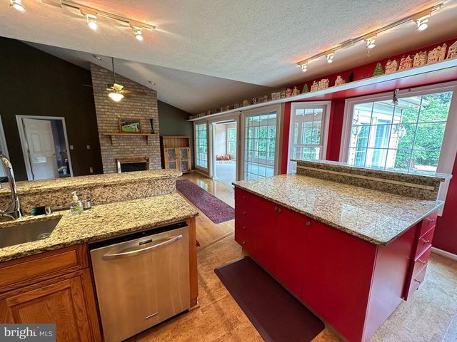 825 PARKVIEW ESTATES RD, Luray, VA 22835