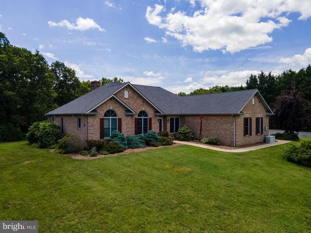 825 PARKVIEW ESTATES RD, Luray, VA 22835