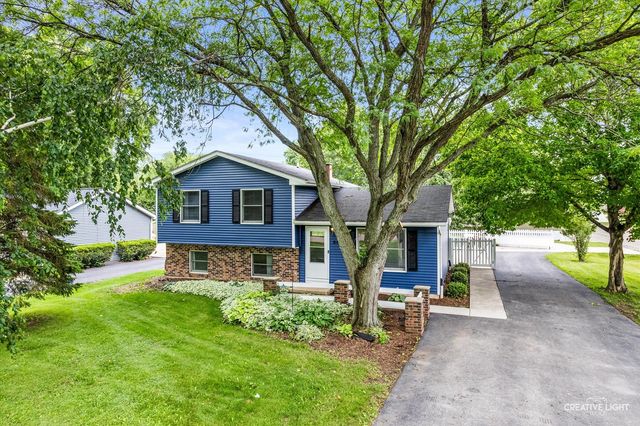 883 Holiday Drive, Lake Holiday, IL 60548