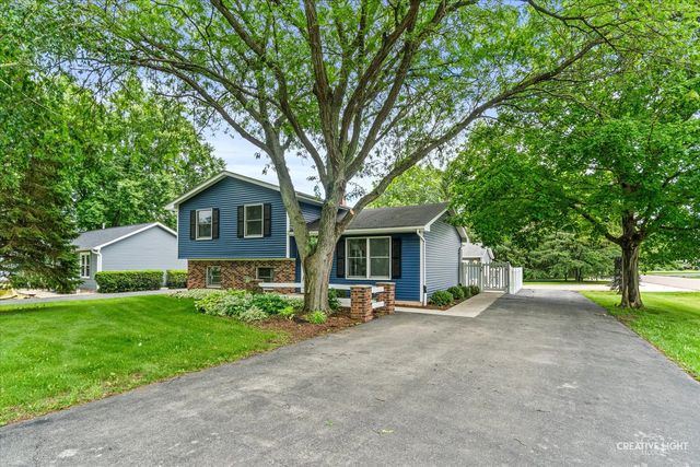 883 Holiday Drive, Lake Holiday, IL 60548