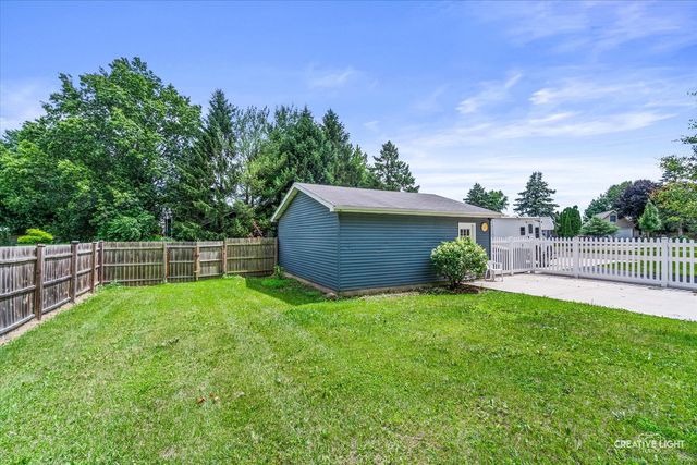 883 Holiday Drive, Lake Holiday, IL 60548
