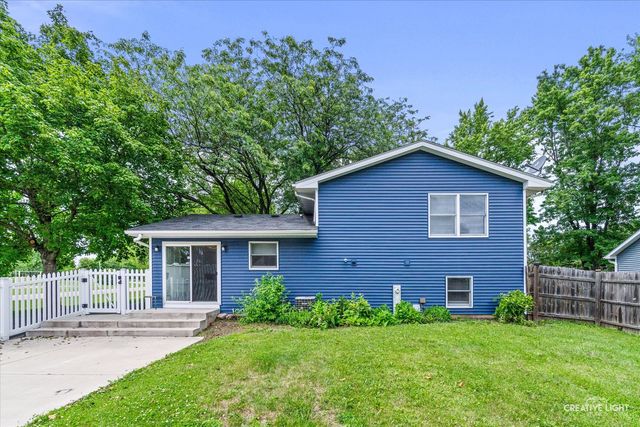 883 Holiday Drive, Lake Holiday, IL 60548
