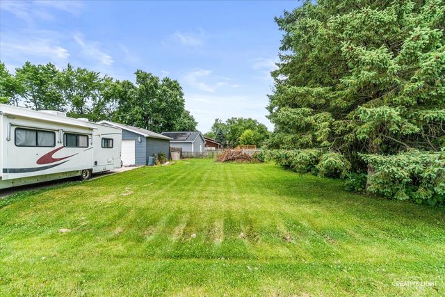 883 Holiday Drive, Lake Holiday, IL 60548