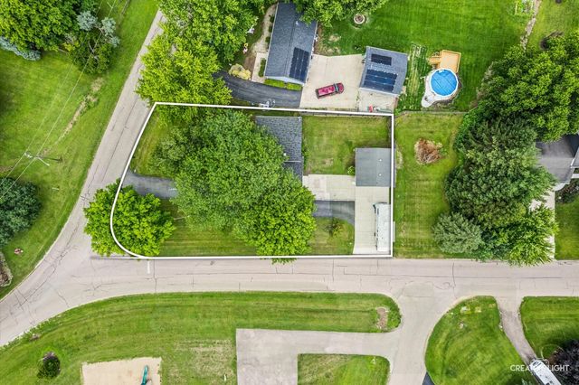 883 Holiday Drive, Lake Holiday, IL 60548