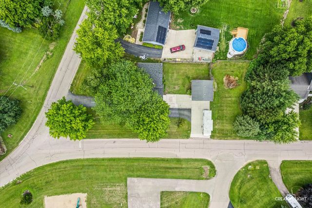 883 Holiday Drive, Lake Holiday, IL 60548