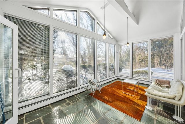 20 Henhawk Road, Great Neck, NY 11024