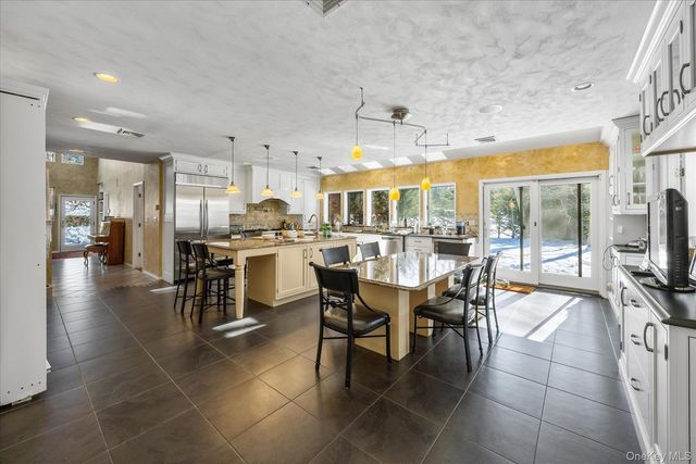 20 Henhawk Road, Great Neck, NY 11024