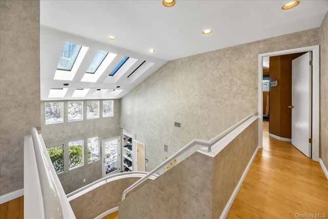 20 Henhawk Road, Great Neck, NY 11024