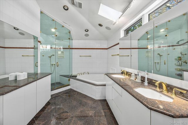 20 Henhawk Road, Great Neck, NY 11024