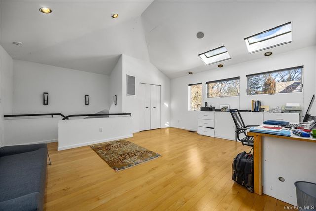 20 Henhawk Road, Great Neck, NY 11024