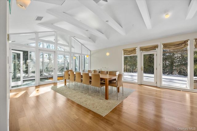 20 Henhawk Road, Great Neck, NY 11024