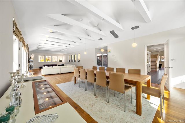 20 Henhawk Road, Great Neck, NY 11024