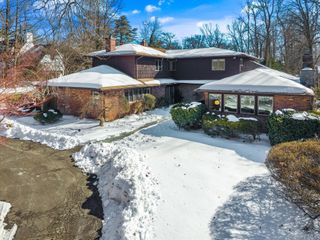 20 Henhawk Road, Great Neck, NY 11024