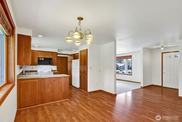 811 Vine Cir, Lynden, WA 98264