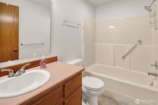 811 Vine Cir, Lynden, WA 98264