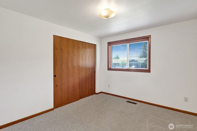 811 Vine Cir, Lynden, WA 98264
