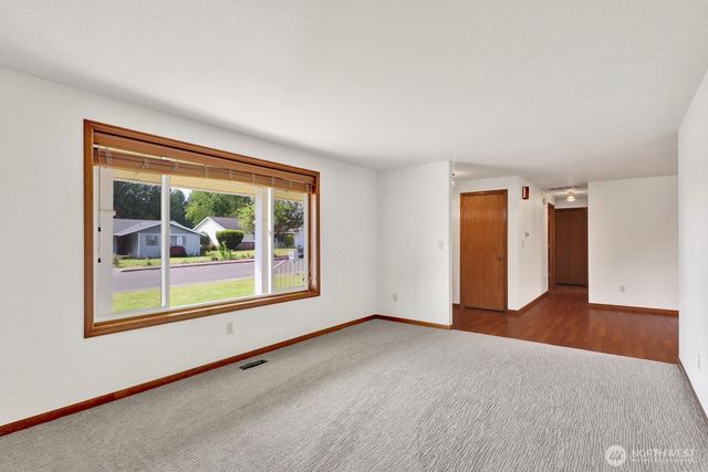 811 Vine Cir, Lynden, WA 98264