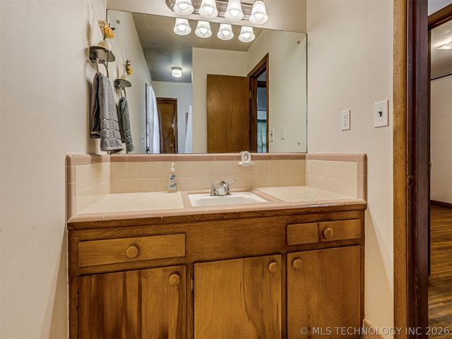 2152 S 77th East Avenue, Tulsa, OK 74129