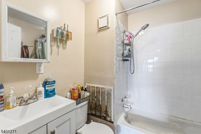 768 Park Ave, East Orange City, NJ 07017