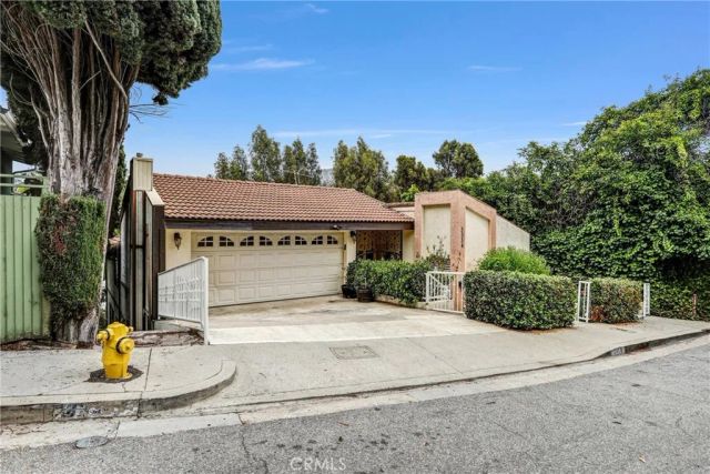 3334 Oak Glen, Los Angeles, CA 90068